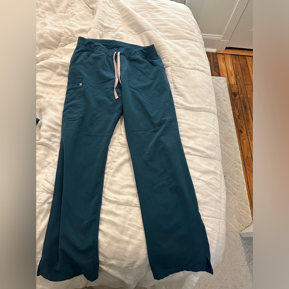 Figs Kade Cargo Scrub pants. Caribbean blue. Size large/tall.